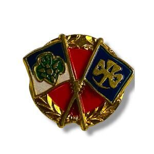Vintage Girl Scout Friendship Pin Goldtone Flags .75"